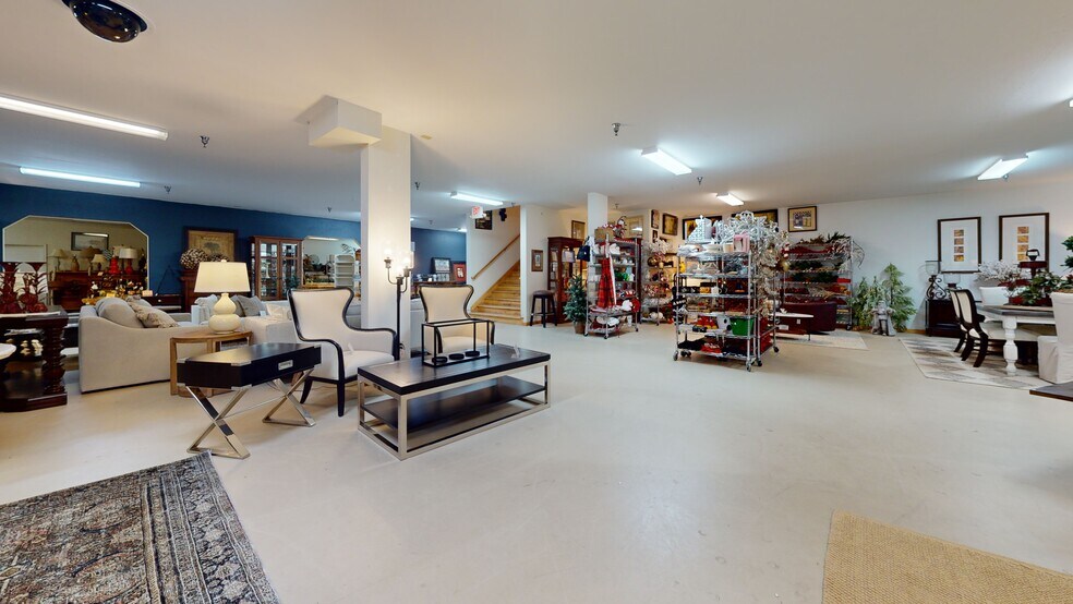 More Photos Of 225 SE 21st St, Grand Rapids Storefront Retail Office For Sale