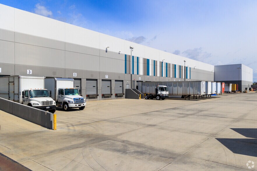 More Photos Of 2300 Redondo Ave, Long Beach Warehouse For Lease