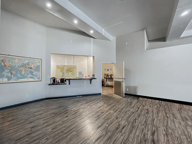 More Photos Of 800 El Cajon Blvd, El Cajon Service For Sale
