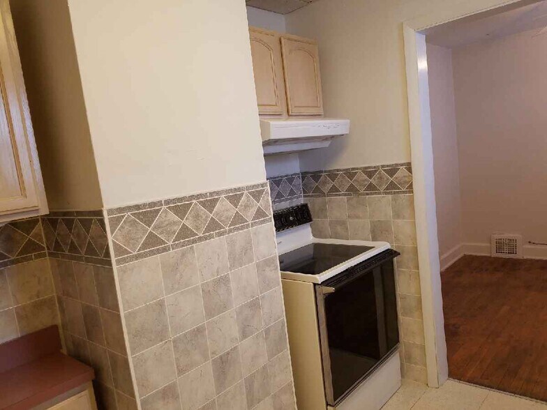 More Photos Of , Bedford Specialty For Sale