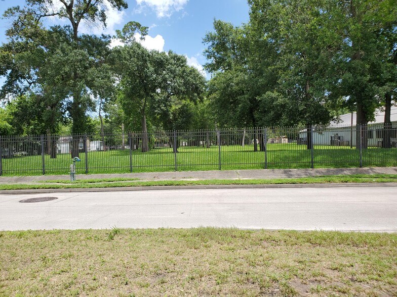 More Photos Of 6130 Wheatley St, Houston General Retail For Sale