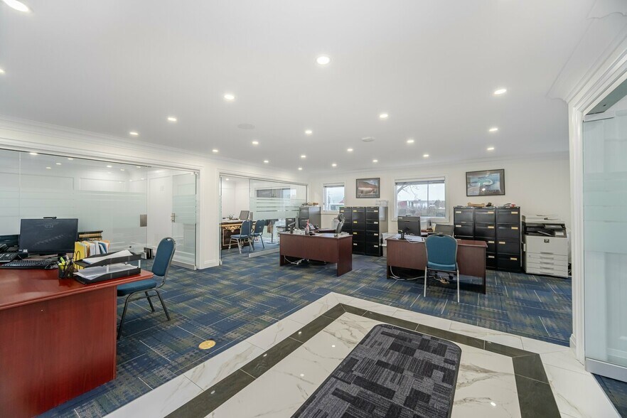 More Photos Of 140 Derry Rd E, Mississauga Office For Sale