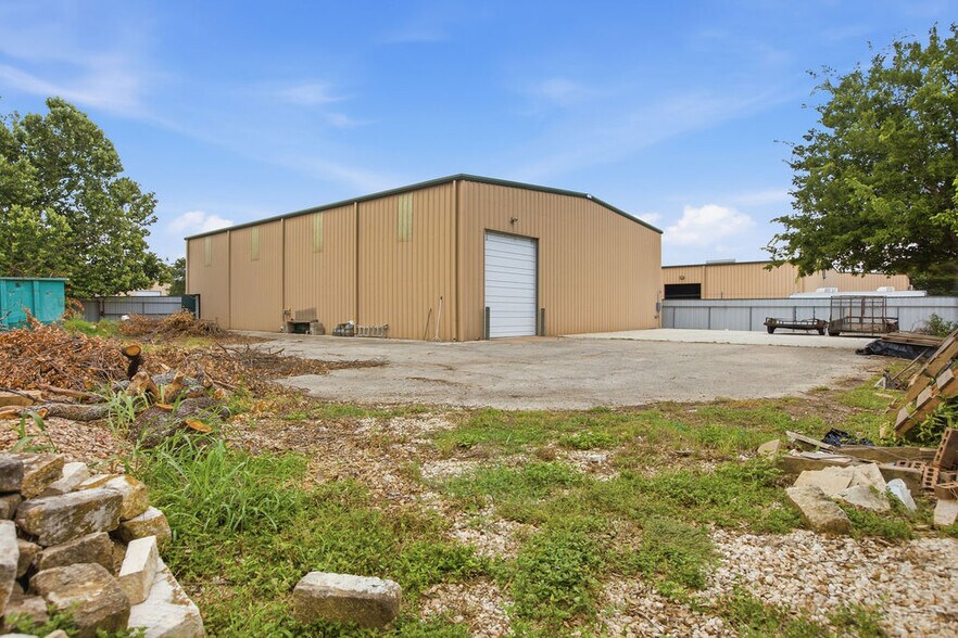 Primary Photo Of 2349 Patterson Industrial Dr, Pflugerville Warehouse For Lease