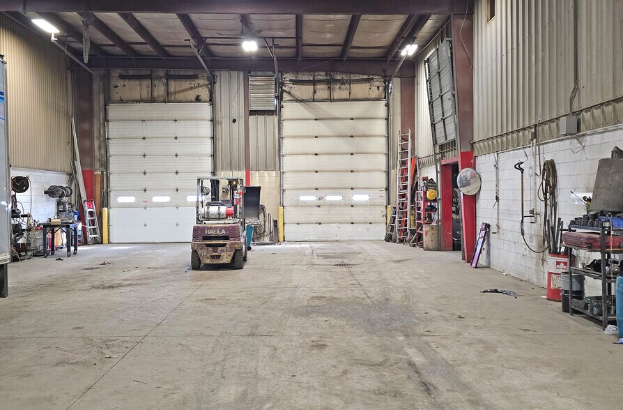 More Photos Of 175 Bothwell St, Chatham Truck Terminal For Sale