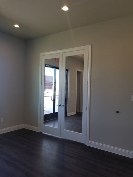 More Photos Of 3951 Alma Rd, McKinney Office For Sale