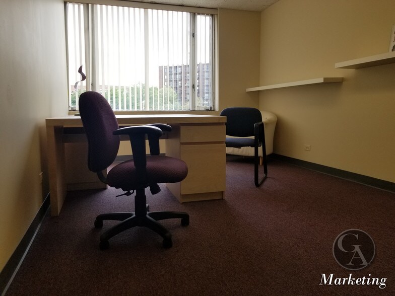 More Photos Of 1585 Ellinwood St, Des Plaines Office For Sale