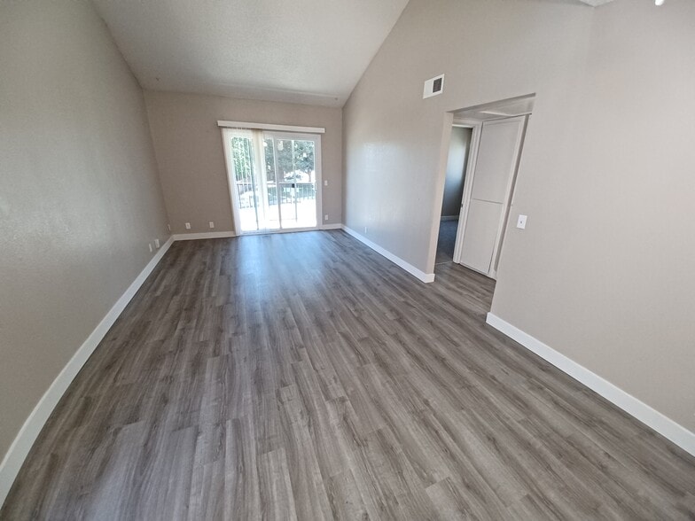 More Photos Of 7259 S Land Park Dr, Sacramento Apartments For Sale