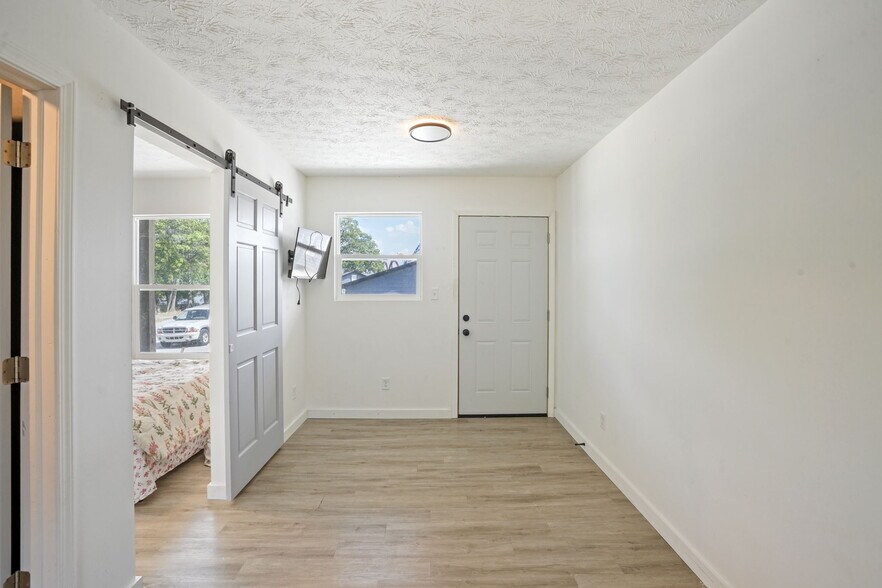 More Photos Of 4983 E Indiana Beach Rd, Monticello Hotel For Sale