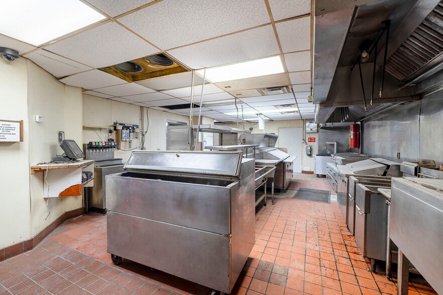 More Photos Of 117 N Mosley St, Wichita Bar For Sale