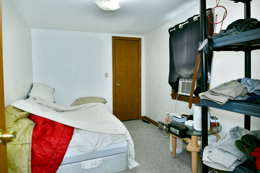 More Photos Of 12-14 N Main St, Hubbard Storefront Retail Residential For Sale