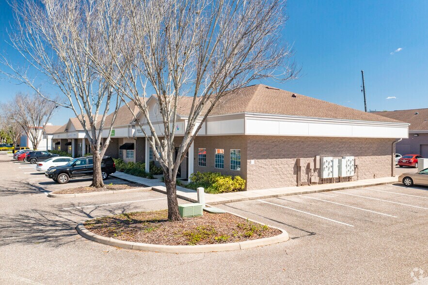 Primary Photo Of 1015 E Brandon Blvd, Brandon Office For Lease