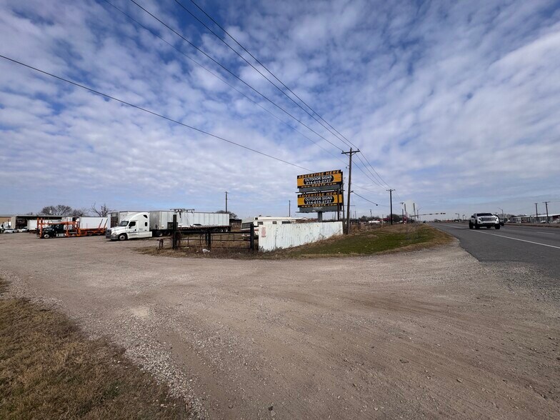 More Photos Of 9701 E Highway 67, Alvarado Service For Sale