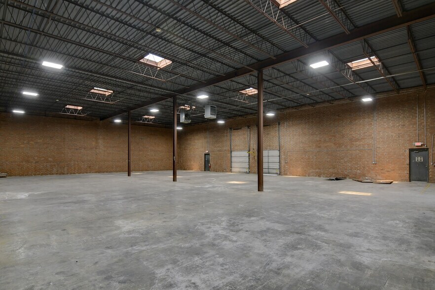 More Photos Of 902 Norwalk St, Greensboro Warehouse For Lease