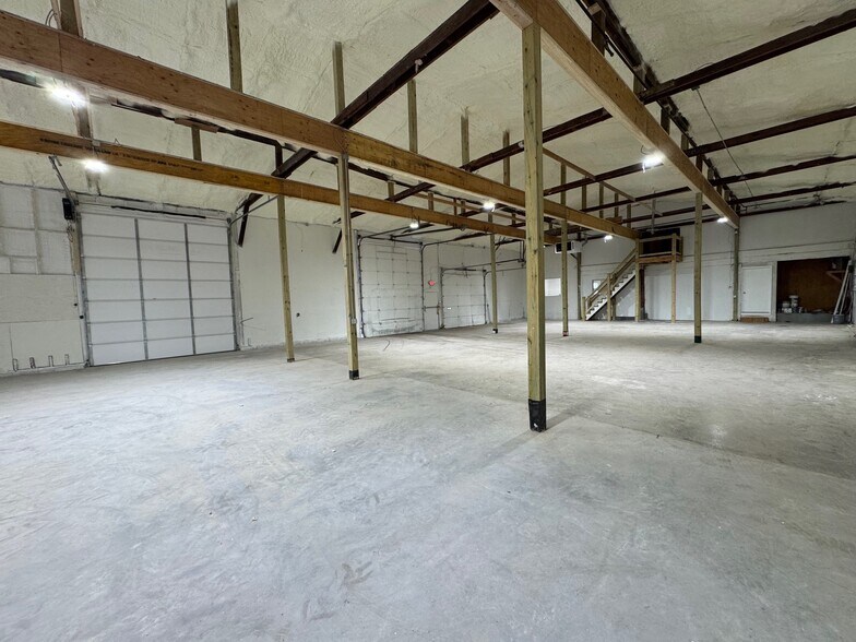 More Photos Of 415 S Kansas Ave, Olathe Warehouse For Lease