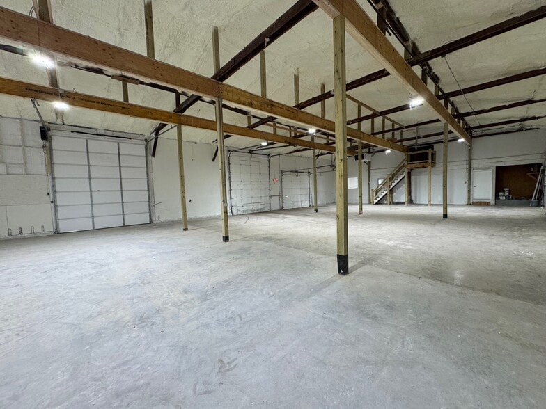More Photos Of 415 S Kansas Ave, Olathe Warehouse For Sale