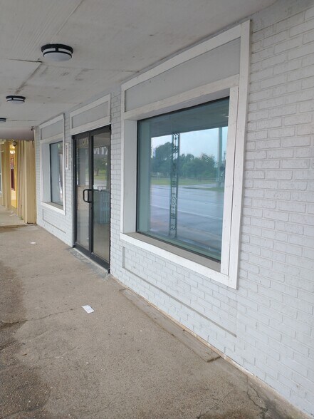 More Photos Of 4107 HWY 90, Brookshire Storefront Retail Office For Sale