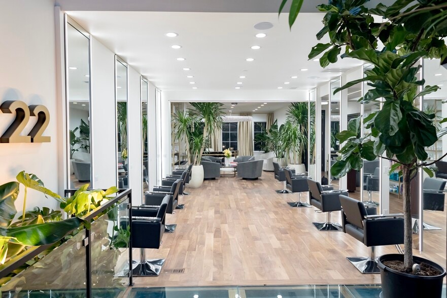 More Photos Of 22 E Elm St, Chicago Storefront Retail Office For Sale