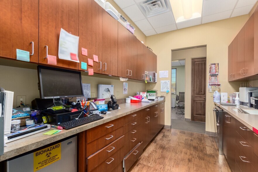 More Photos Of 261 W Duval Rd, Green Valley Medical For Sale