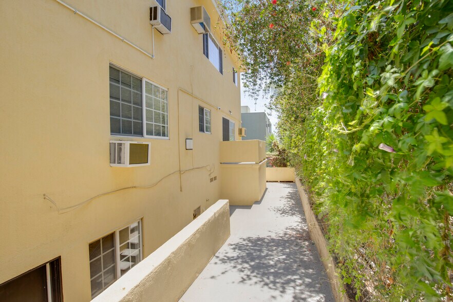 More Photos Of 939 Larrabee St, West Hollywood Apartments For Sale