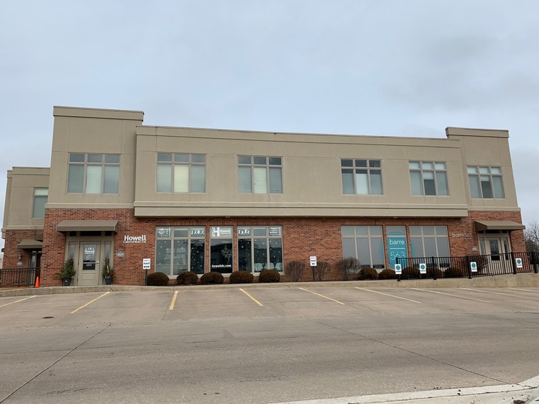 More Photos Of 4927-4947 Utica Ridge Rd, Davenport Office For Sale