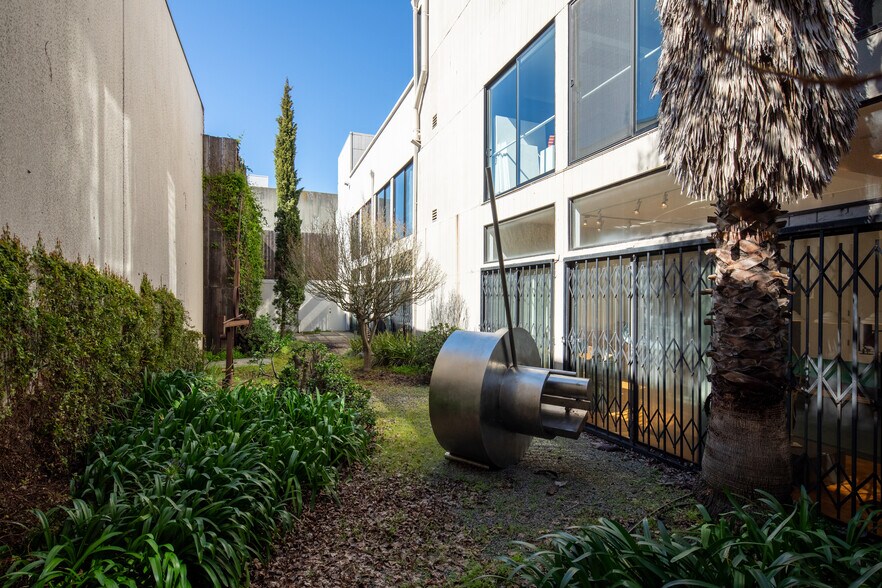 More Photos Of 250 Dore St, San Francisco Light Distribution For Sale