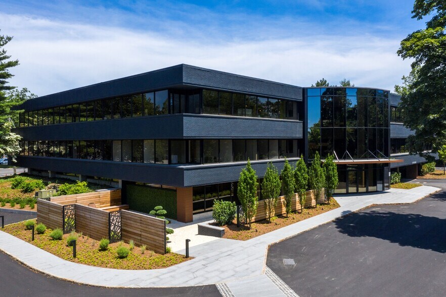 More Photos Of 320 Boston Post Rd, Darien Unknown For Lease