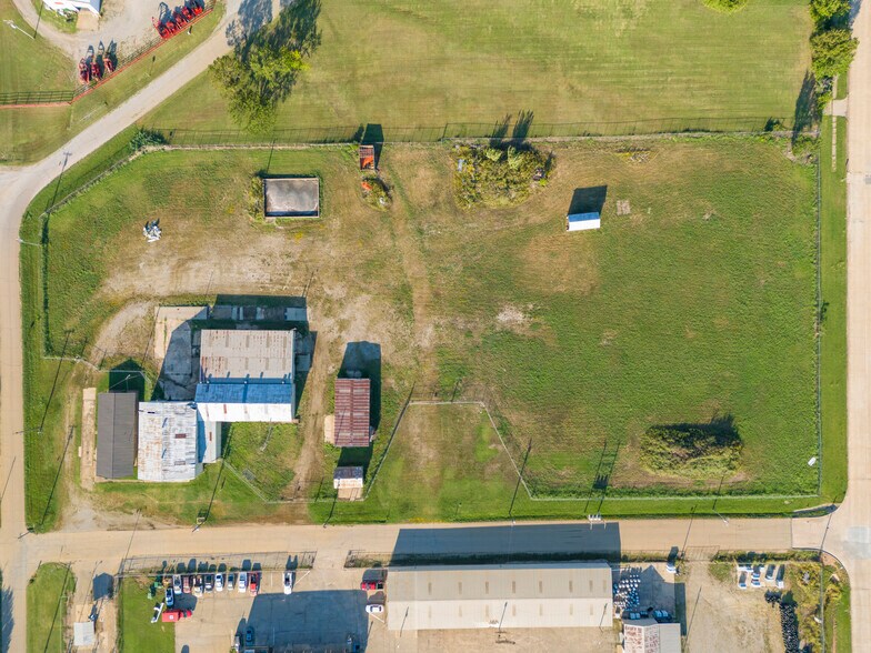 More Photos Of 600 W Cherry St, Cushing Warehouse For Lease