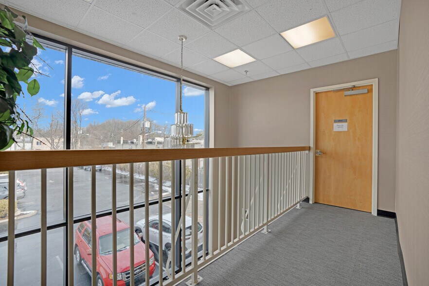 More Photos Of 1740 Oak Tree Rd, Edison Medical For Lease