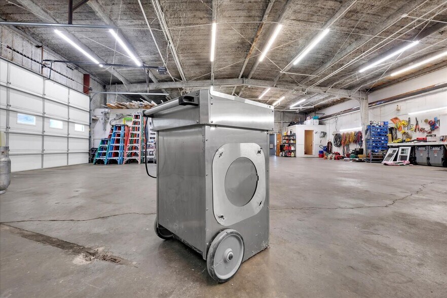 More Photos Of 1518 Petunia Ave, Louisville Warehouse For Sale