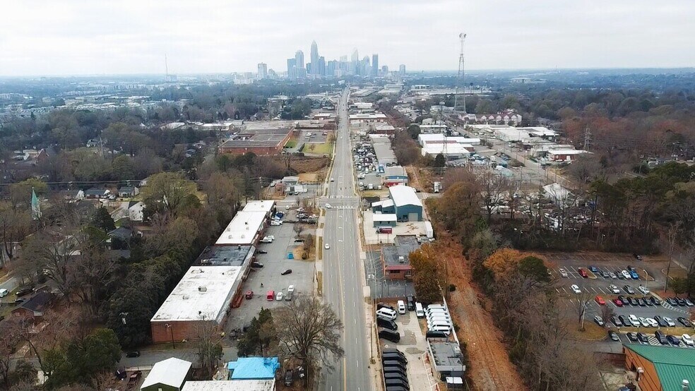 More Photos Of 2730-2738 N Graham St, Charlotte Business Park For Lease