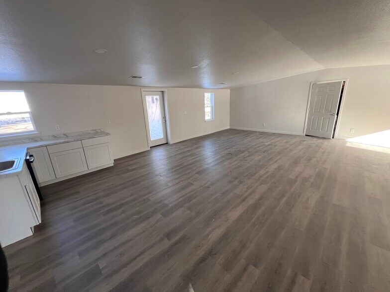 More Photos Of 2322/2326 North Lincoln Ave, Loveland Industrial For Sale