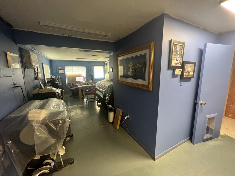 More Photos Of 1134 E Main St, Luray Service For Sale