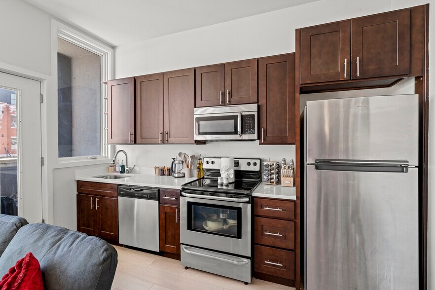 More Photos Of 826 N Broad St, Philadelphia Storefront Retail Residential For Sale