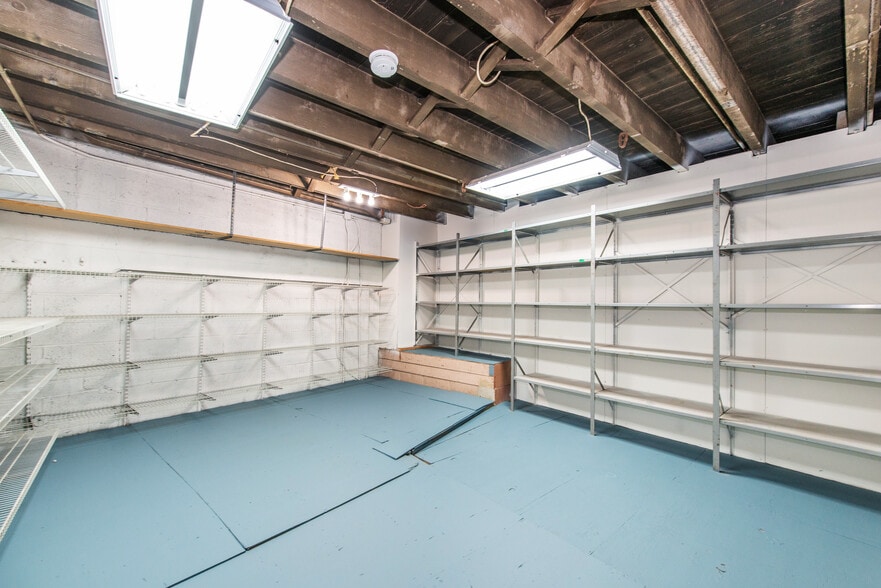 More Photos Of 124 Johnson St, Newark Warehouse For Sale