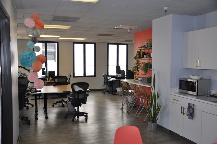 More Photos Of 36 W Colorado Blvd, Pasadena Storefront Retail Office For Lease