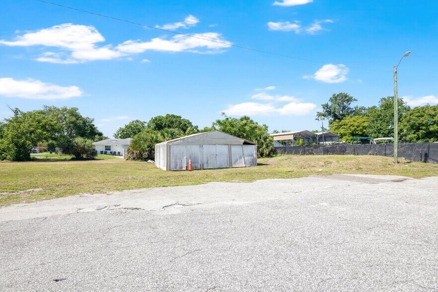 More Photos Of 9710 E Colonial Dr, Orlando Fast Food For Sale