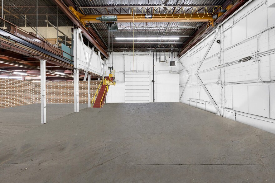 More Photos Of 262 Rue Scott, St-Jérôme Warehouse For Sale