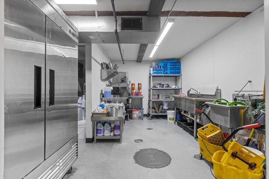 More Photos Of 418 N Grant Ave, Odessa Bar For Sale