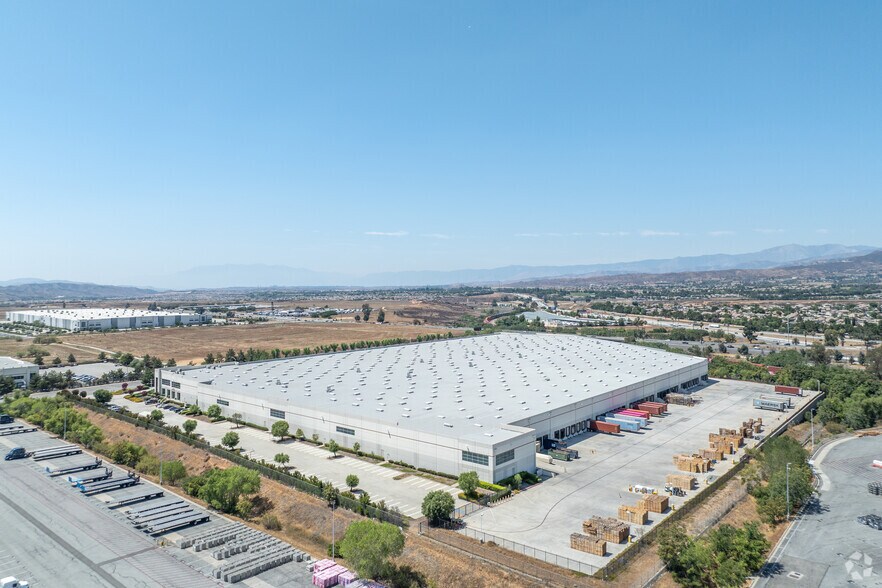 More Photos Of 630 Nicholas Rd, Beaumont Distribution For Lease