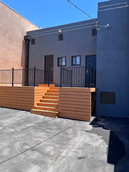 More Photos Of 10041 Commerce Ave, Tujunga Storefront For Sale
