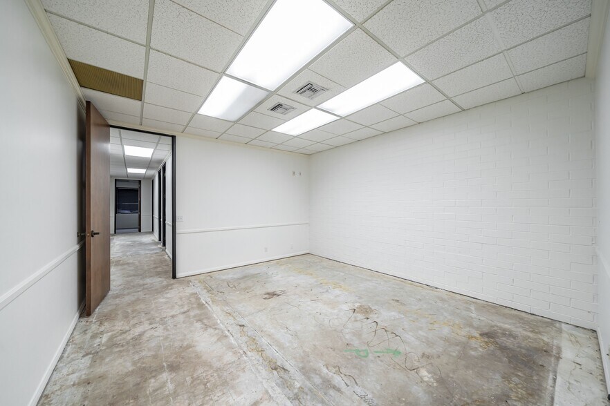 More Photos Of 23241 S Pointe Dr, Laguna Hills Office For Sale