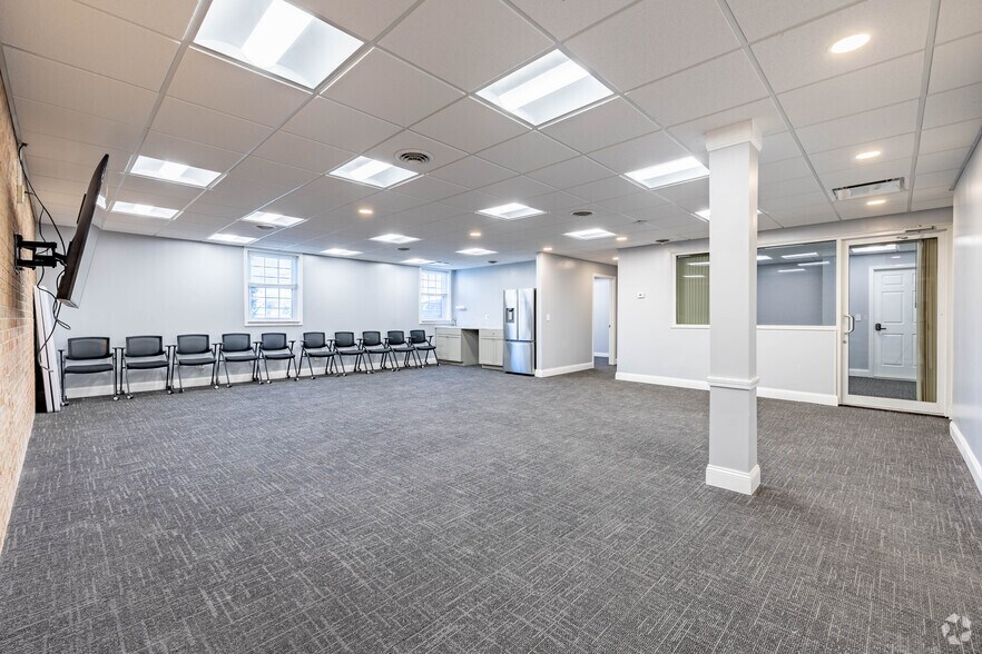 More Photos Of 7225 Colerain Ave, Cincinnati Office For Lease