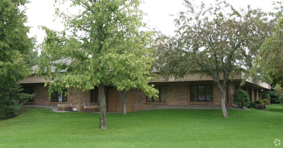 More Photos Of 2655 Innsbruck Dr, New Brighton Office For Lease