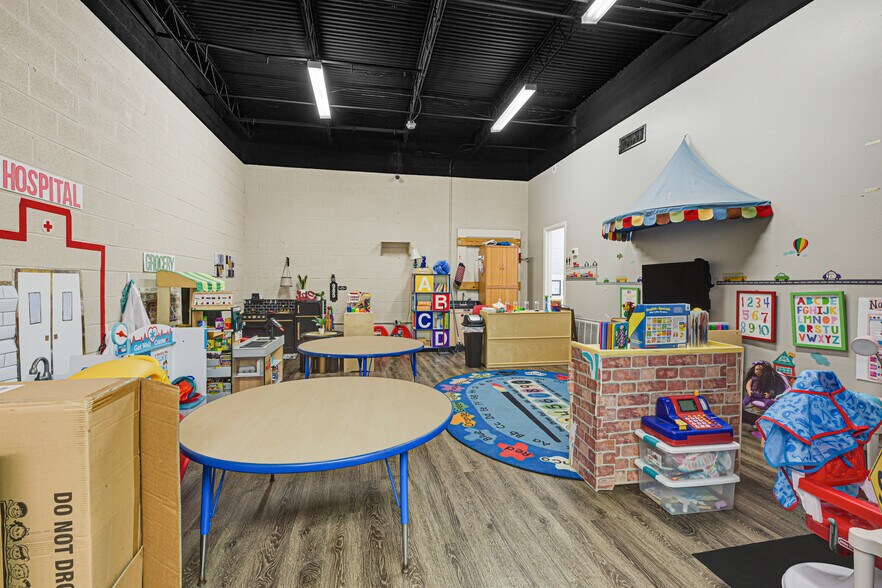 More Photos Of 2000 Cedar Dr, La Marque Freestanding For Sale