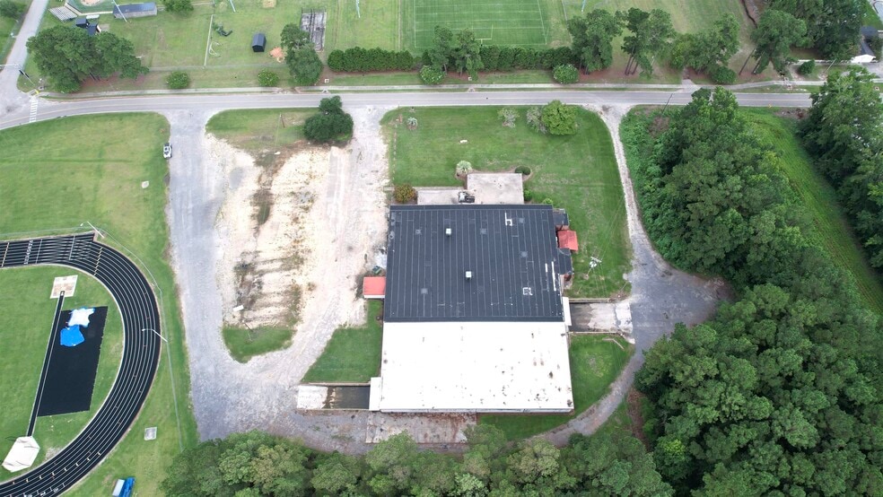 More Photos Of 235 S Hampton Ave, Johnsonville Warehouse For Sale