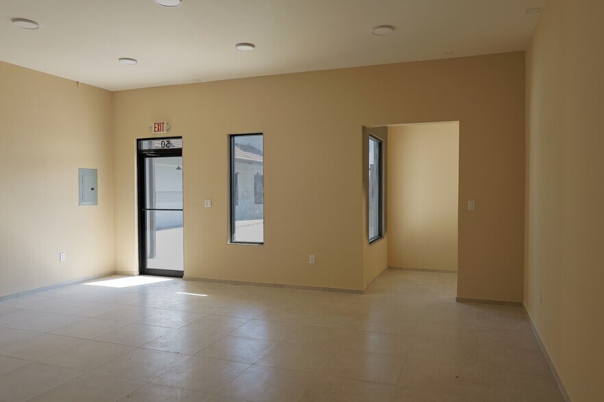 More Photos Of 2418 W Palma Vista Dr, Palmview General Retail For Lease