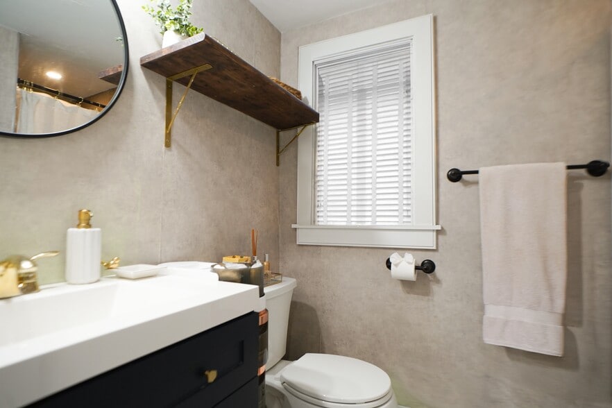 More Photos Of 712 Main St, Hyannis Storefront Retail Office For Sale