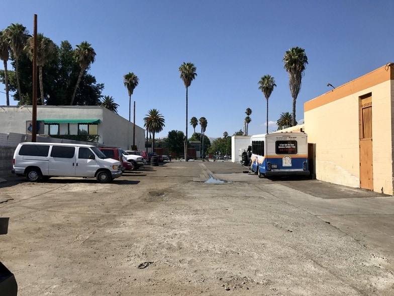 More Photos Of 20930 Sherman Way, Canoga Park Auto Dealership For Lease