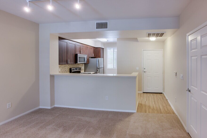 More Photos Of 31 E MacArthur Crescent Dr, Santa Ana Apartments For Lease