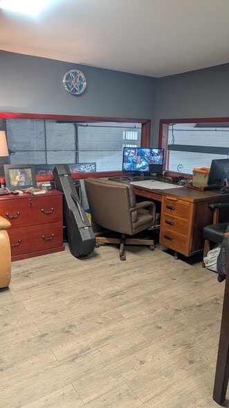 More Photos Of 1960 Richmond Ter, Staten Island Auto Repair For Lease